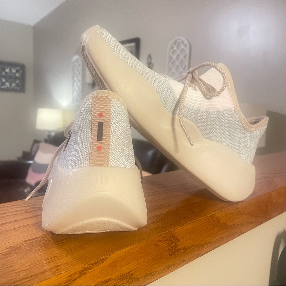 UIN Cream and Gray Sneakers